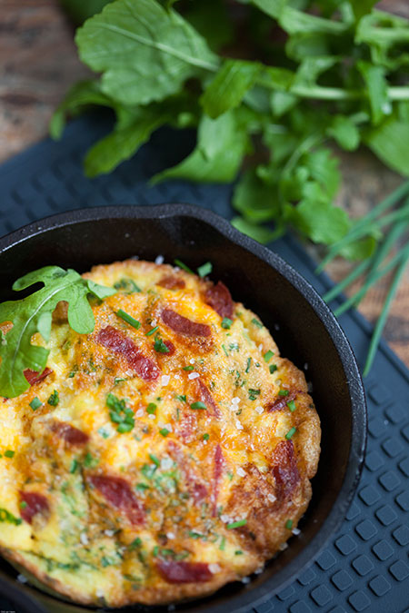 Tortilla de chorizo y cebollino