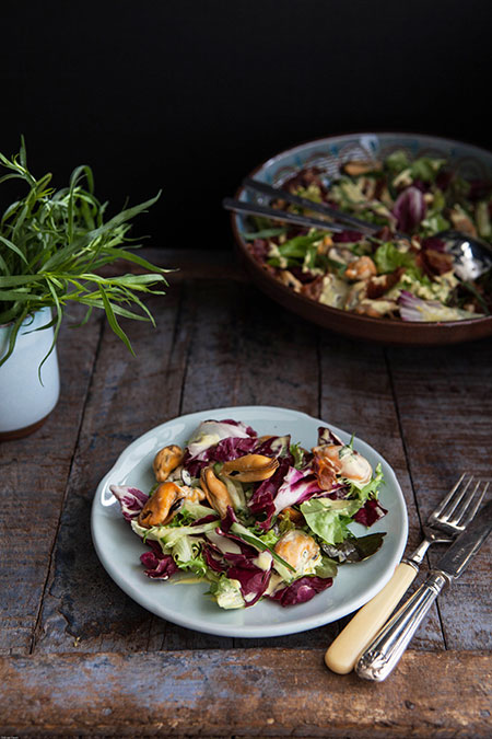 Salade met mosselen en een safraan dressing 