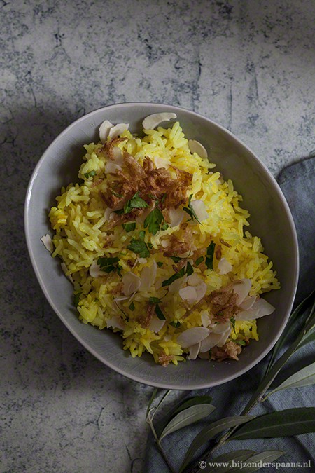 Andalusische kip stoofschotel met gele rijst