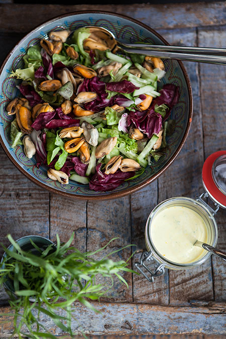 Salade met mosselen en een safraan dressing 