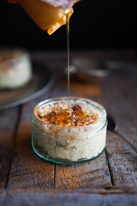 Arroz con leche miel de tomillo y pasas (rijstebrij met tijm honing en rozijnen)
